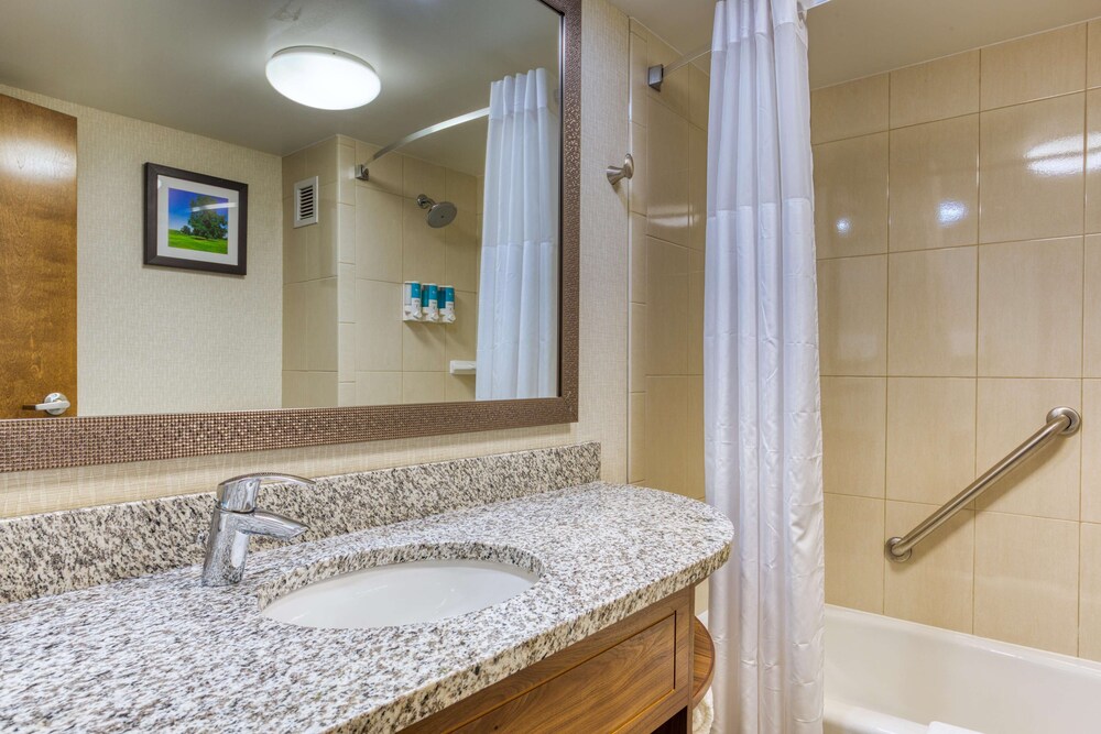 Drury Inn & Suites St. Louis Collinsville