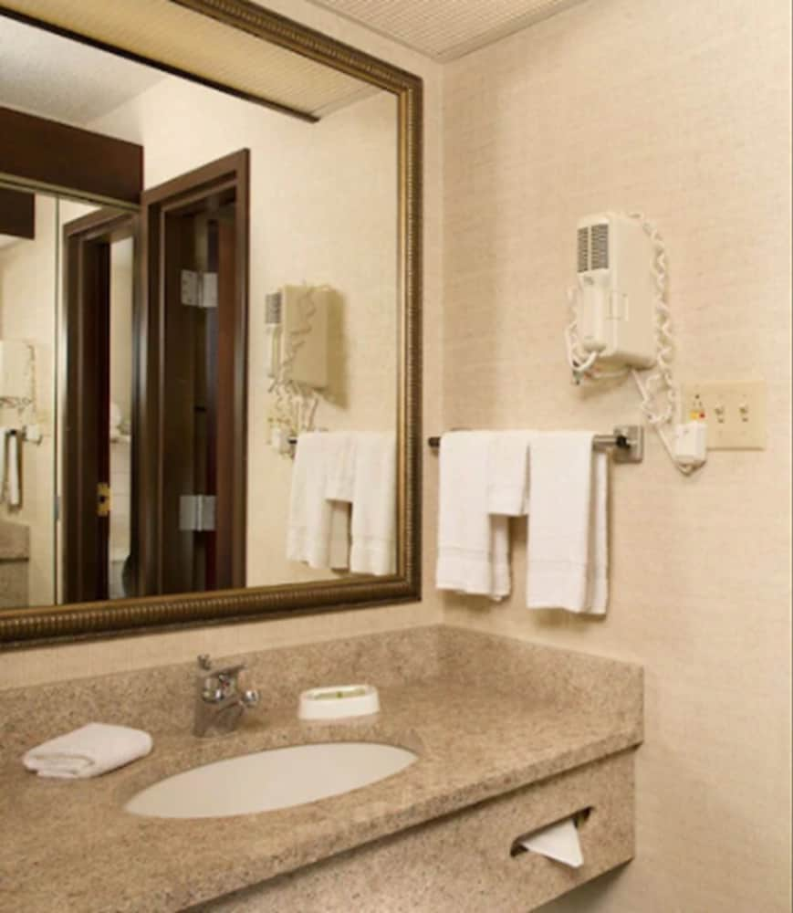 Drury Inn & Suites St. Louis Collinsville