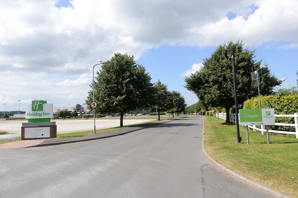 Property entrance, Holiday Inn Wolverhampton - Racecourse, an IHG Hotel