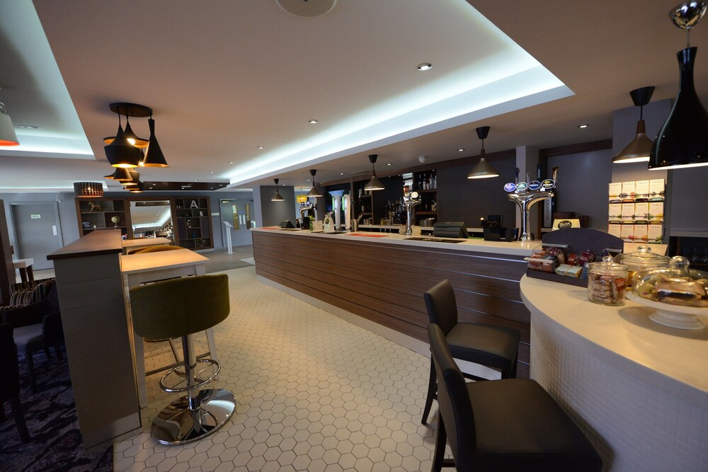 Bar (on property), Holiday Inn Wolverhampton - Racecourse, an IHG Hotel