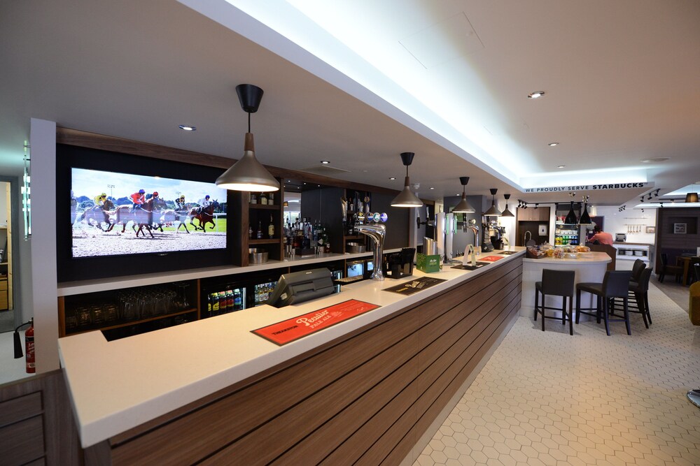 Bar (on property), Holiday Inn Wolverhampton - Racecourse, an IHG Hotel