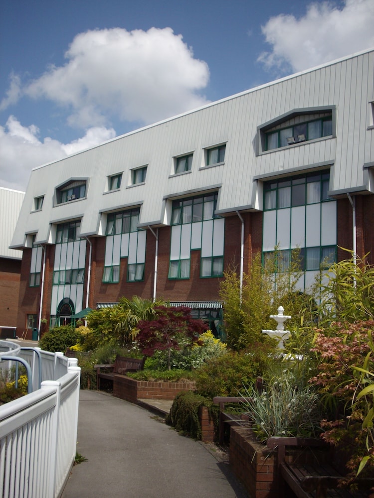 Front of property, Holiday Inn Wolverhampton - Racecourse, an IHG Hotel