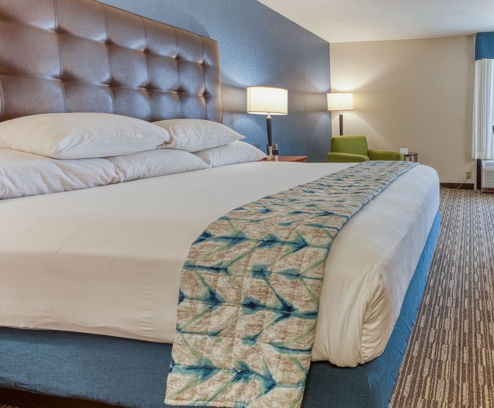 Drury Inn & Suites St. Louis Fenton