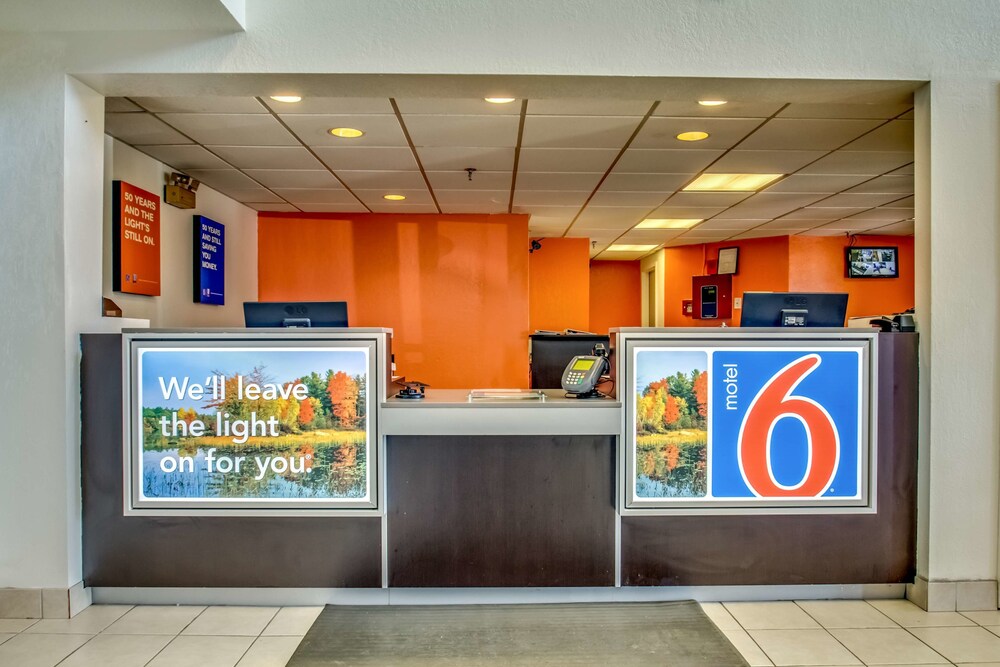 Reception, Motel 6 Amherst, NY - Buffalo