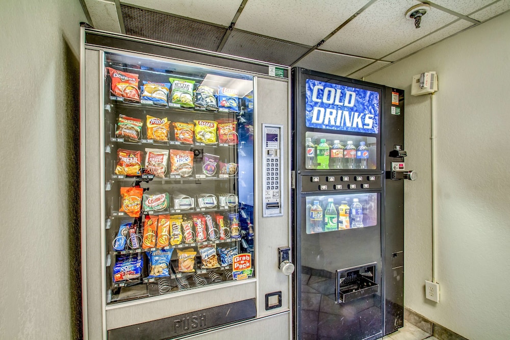 Vending machine, Motel 6 Amherst, NY - Buffalo