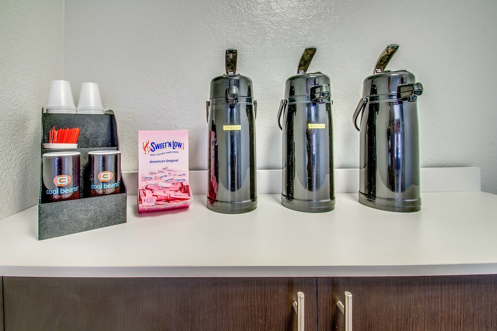 Coffee service, Motel 6 Amherst, NY - Buffalo