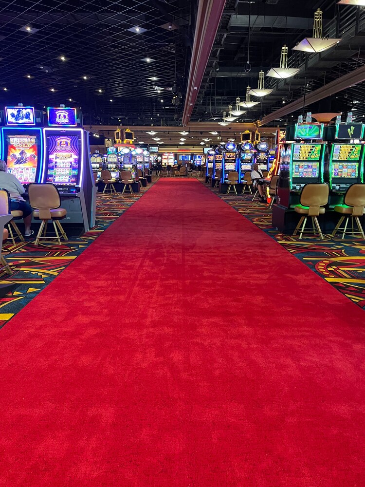 Room Deals for Hollywood Casino Tunica, Robinsonville starting at 55