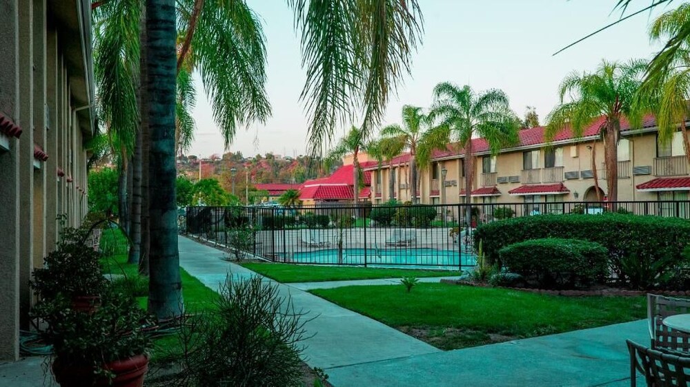 Motel 6 Anaheim Hills