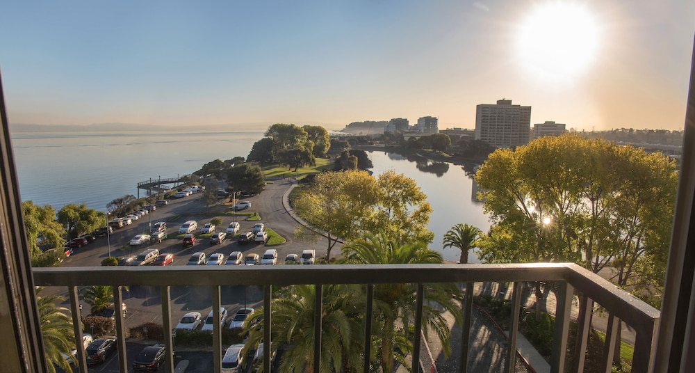 Embassy Suites by Hilton San Francisco Airport Waterfront