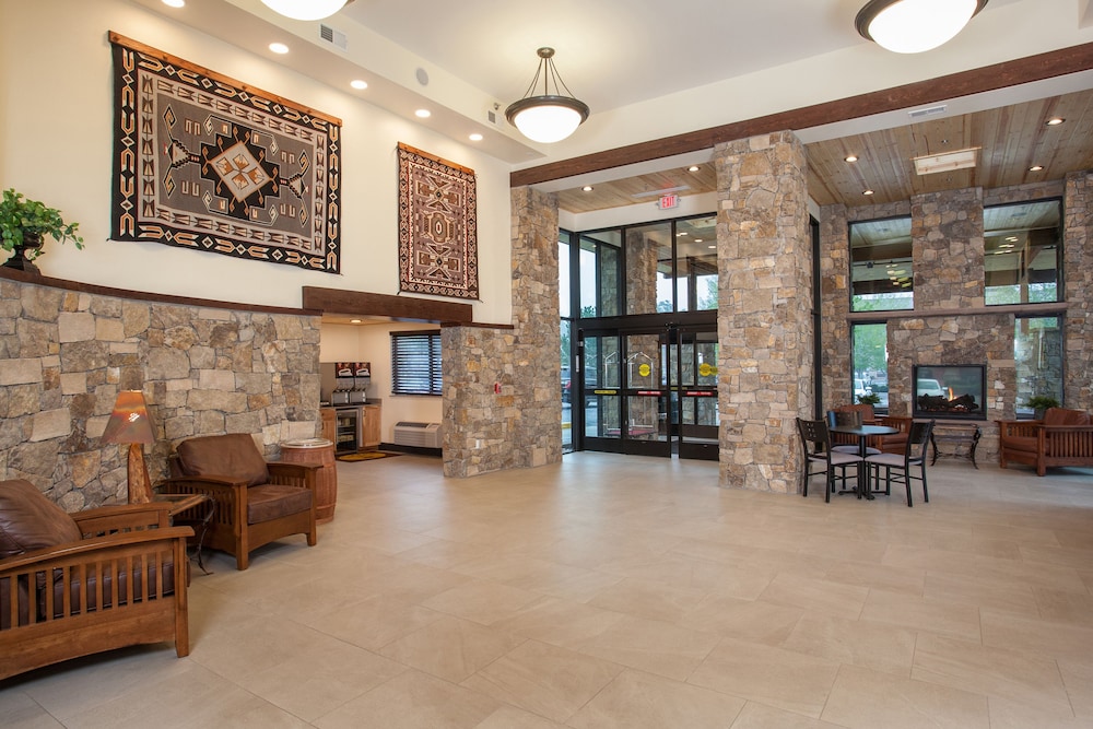 Lobby, Red Feather Lodge