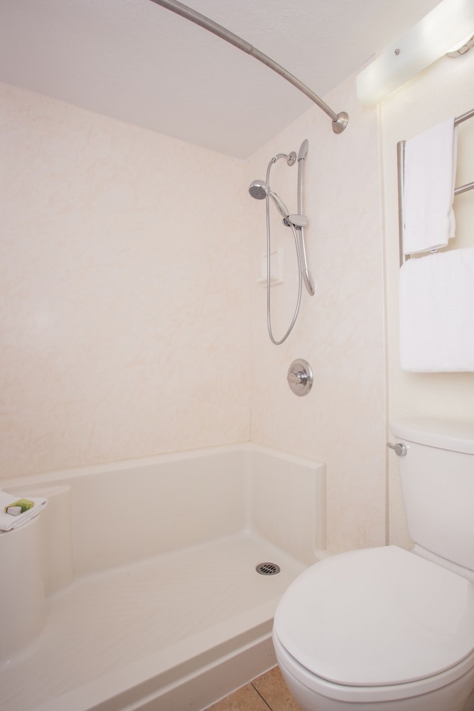 Bathroom, Red Feather Lodge