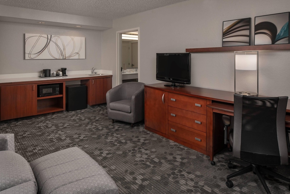 Courtyard by Marriott Baton Rouge Siegen Lane