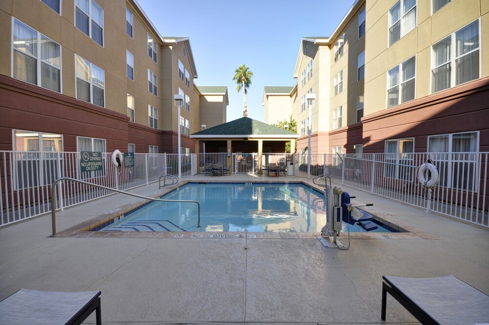 Homewood Suites by Hilton Phoenix-Biltmore