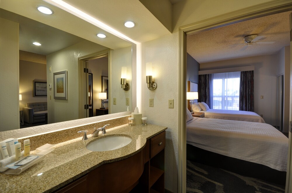 Homewood Suites by Hilton Phoenix-Biltmore