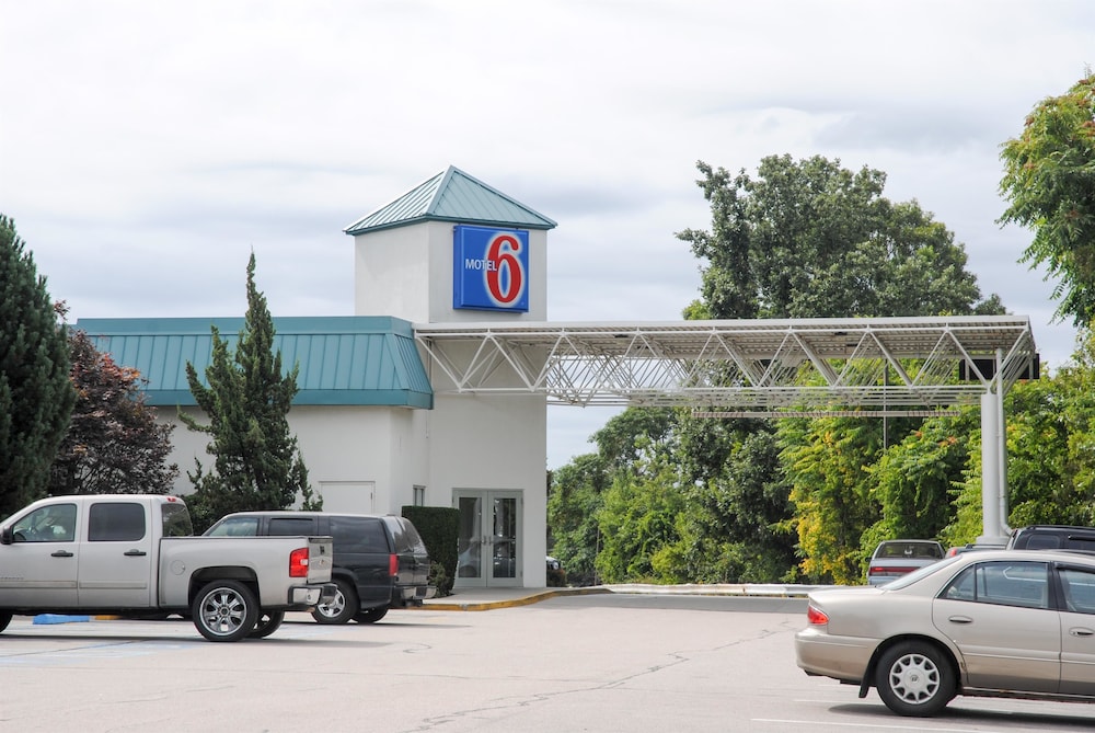 Motel 6 Warwick, RI - Providence Airport - I-95