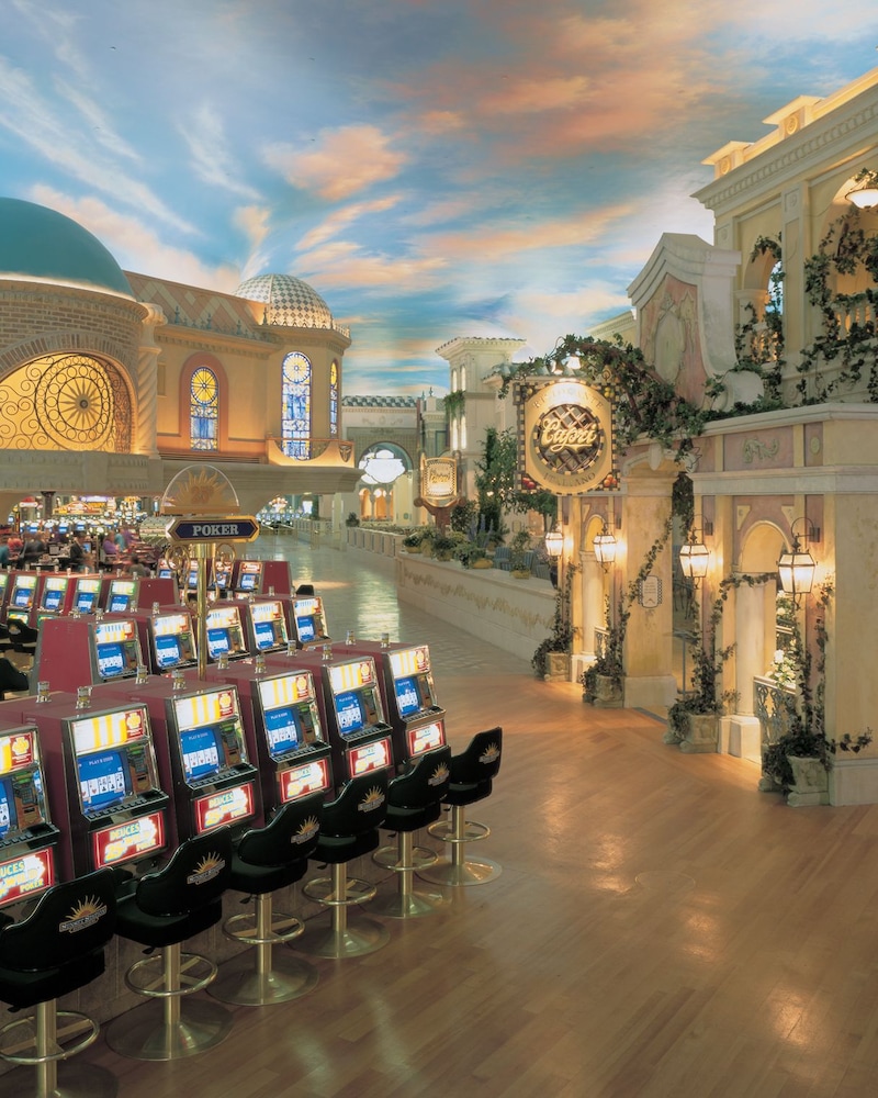 Room Photo 2712085 Hotel Sunset Station Hotel Casino