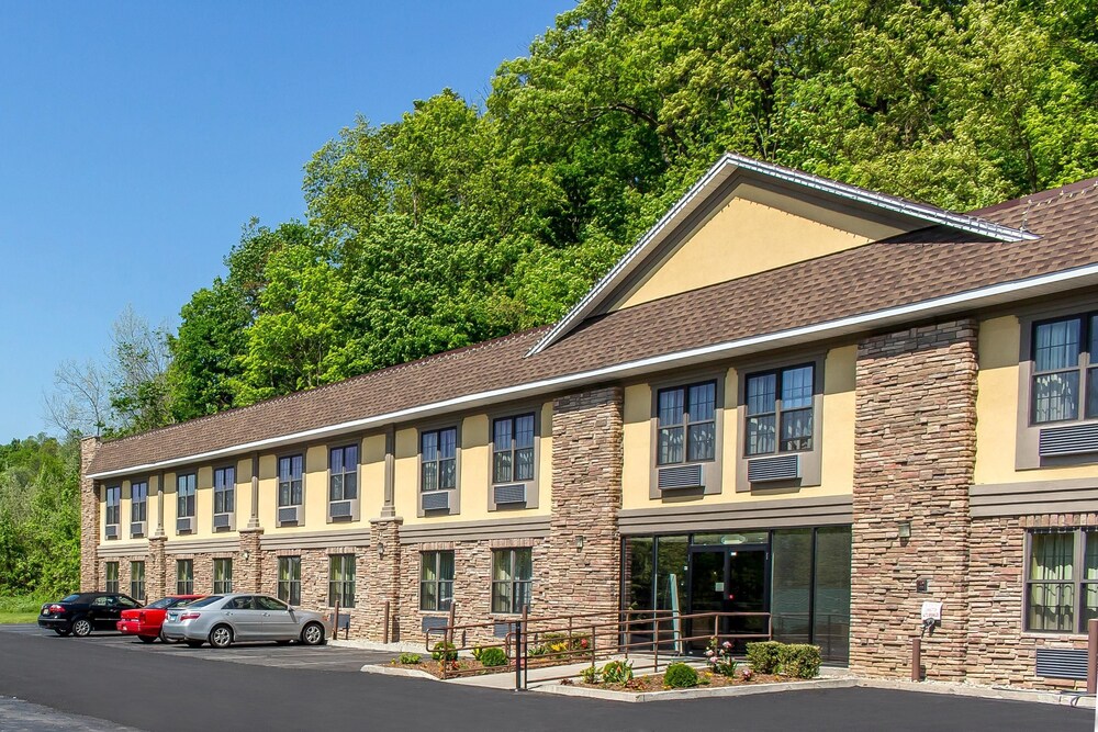 Quality Inn Near Mountain Creek In Vernon Hotel Rates Reviews On Exterior