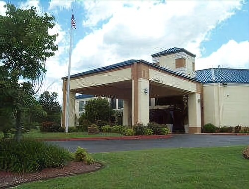 Great Place to stay Days Inn & Suites by Wyndham Tahlequah near Tahlequah 