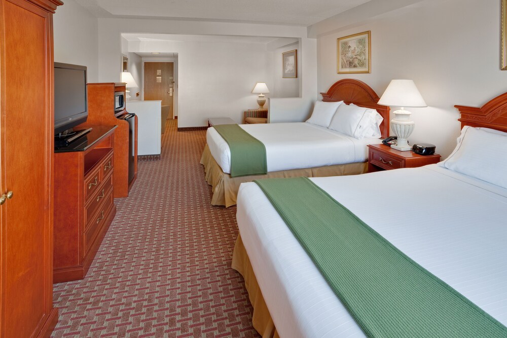 Holiday Inn Express Suites Allentown Dorney Park Area In
