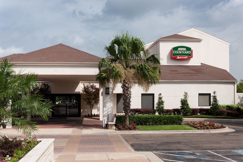 Property entrance, Courtyard by Marriott Waco