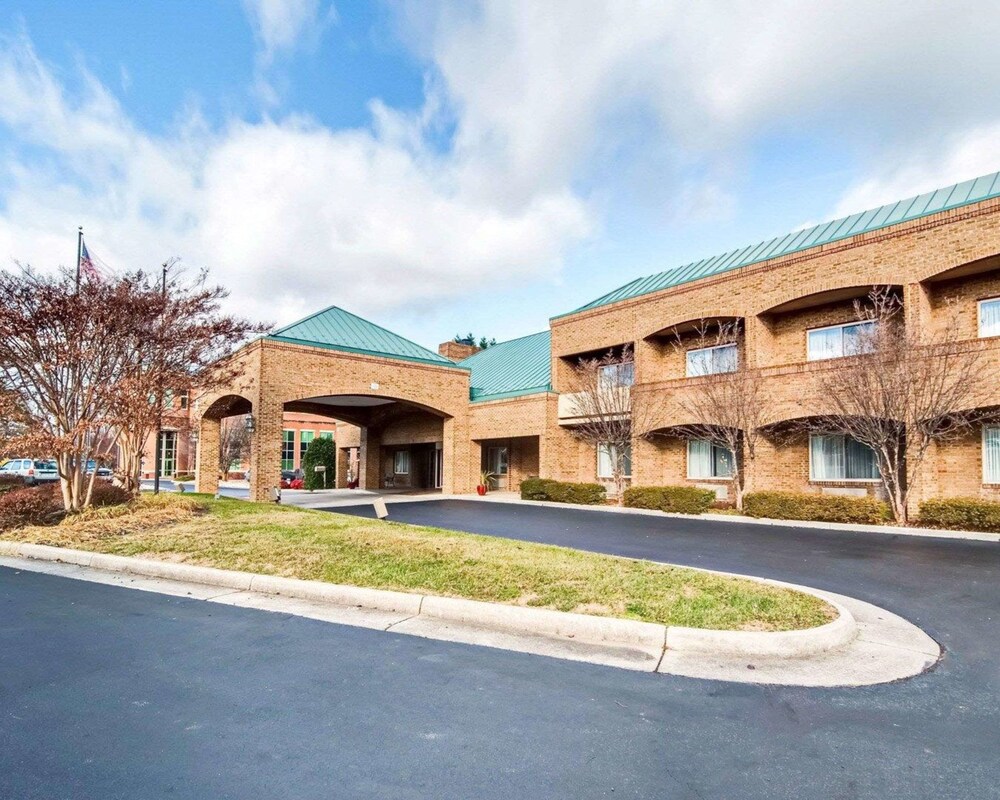 Comfort Suites Inn at Ridgewood Farm