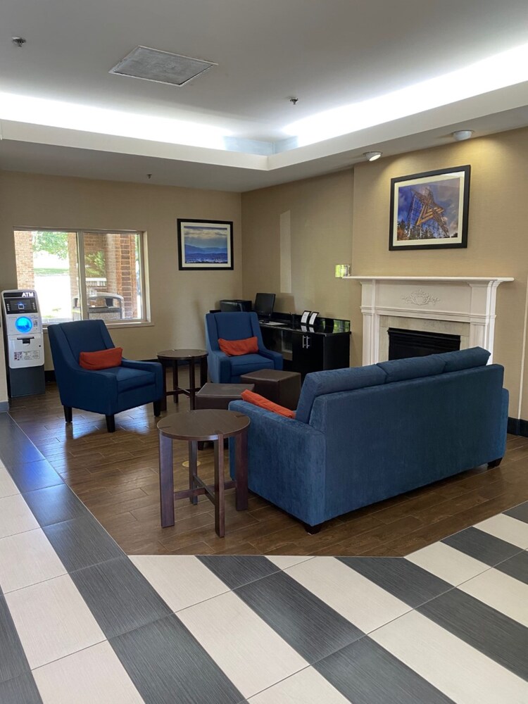 Comfort Suites Inn at Ridgewood Farm