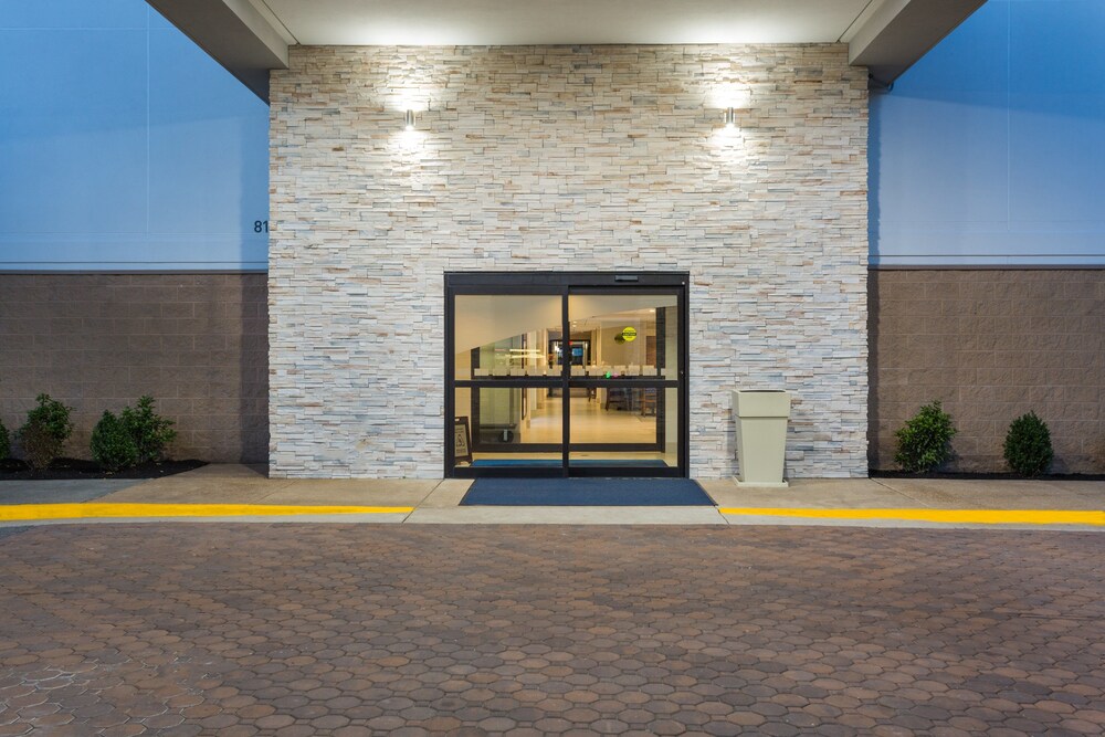 Holiday Inn Express Lorton In Lorton Cheap Hotel Deals Rates