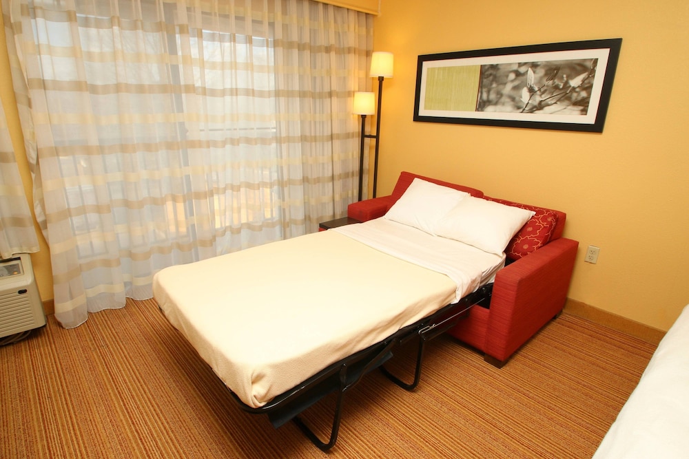 Courtyard by Marriott Chesapeake