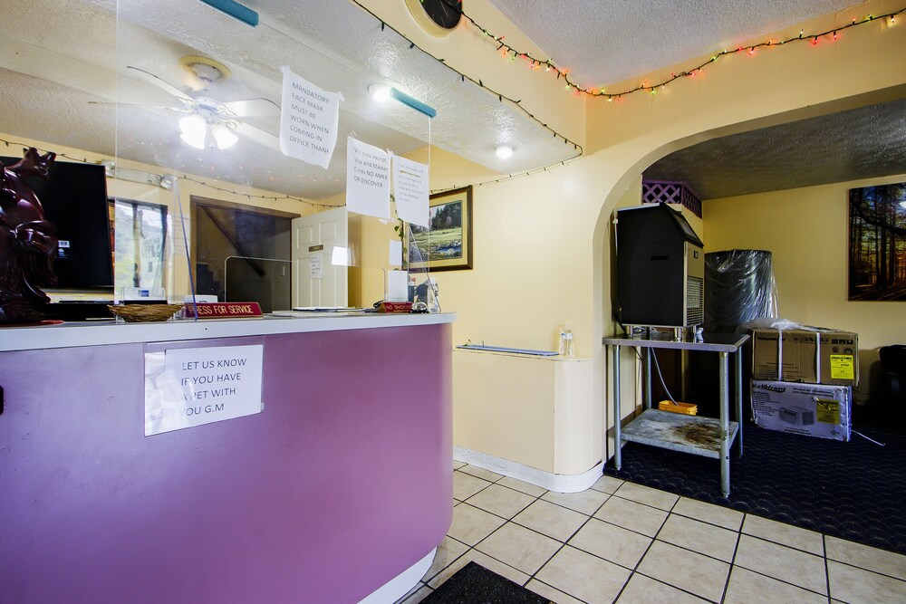 OYO Hotel Chapmanville Inn, WV Hwy 119 Reviews, Photos & Rates