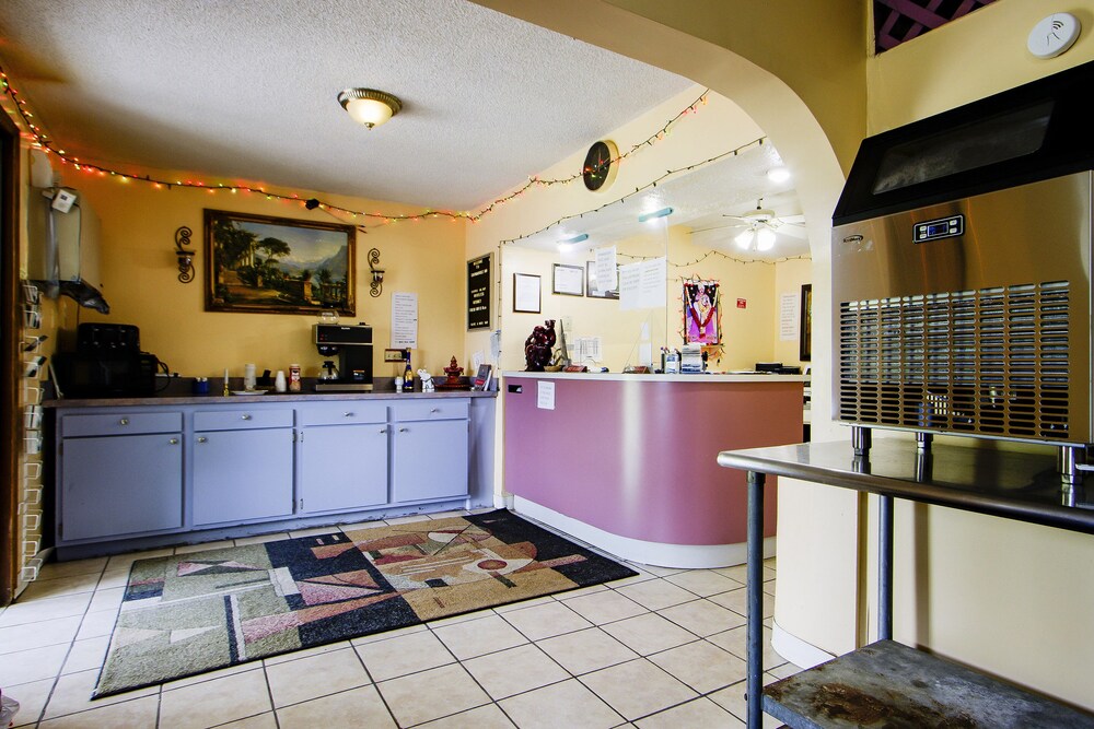 OYO Hotel Chapmanville Inn, WV Hwy 119 Reviews, Photos & Rates