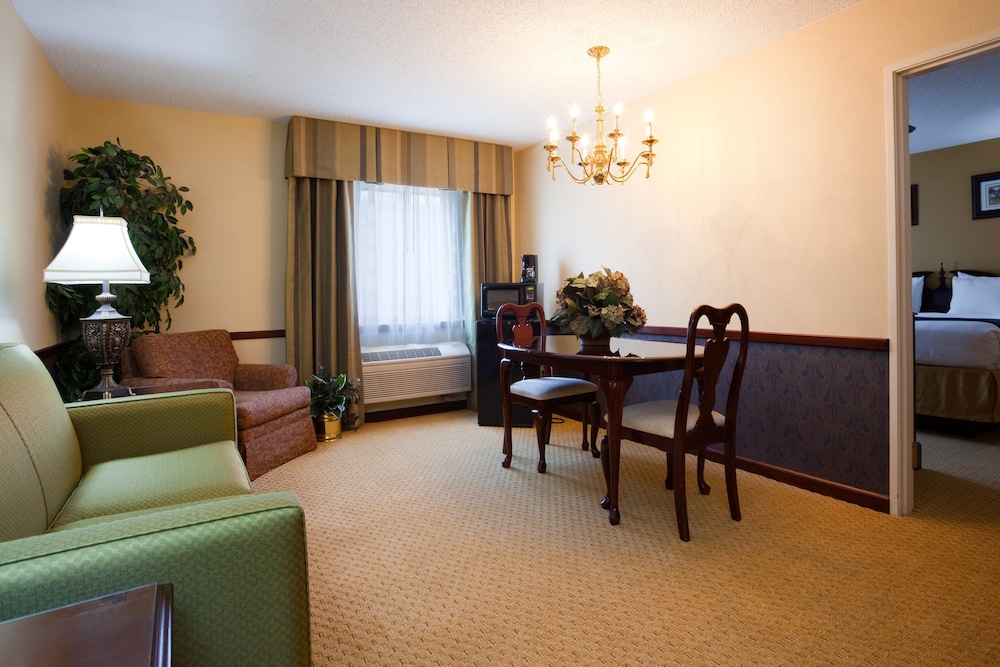 Holiday Inn Express Sheboygan-Kohler, an IHG Hotel