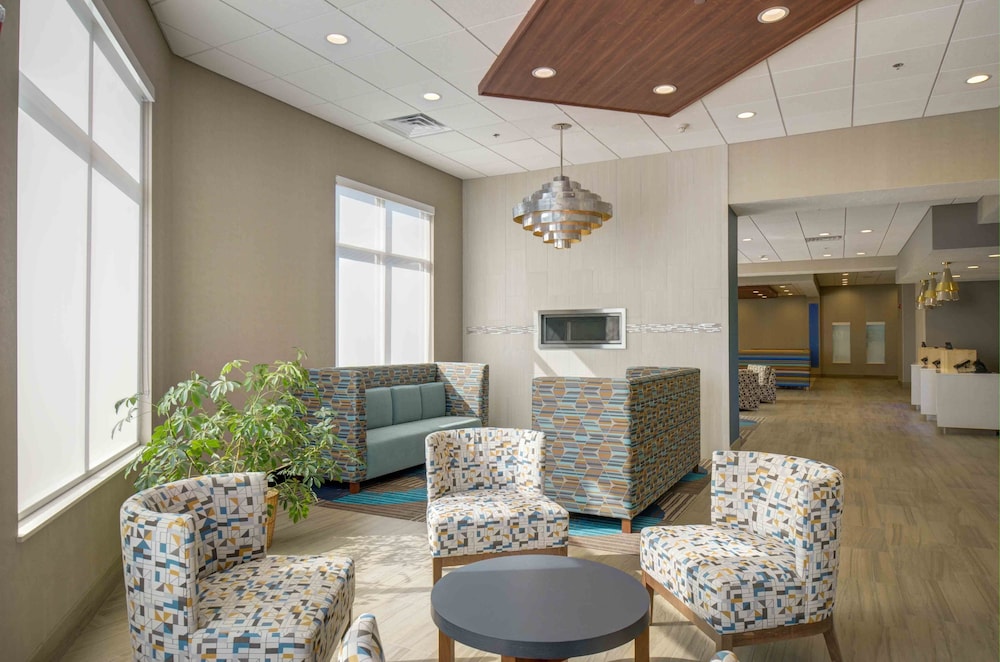 Lobby lounge, Holiday Inn Express & Suites - North Platte, an IHG Hotel