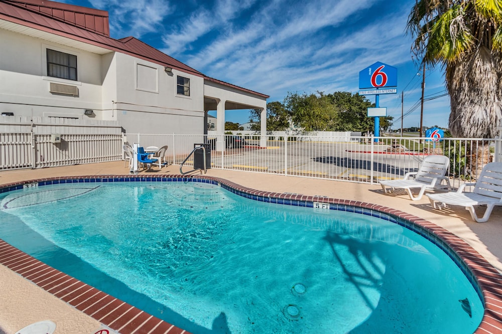 Pool, Motel 6 San Marcos, TX - North