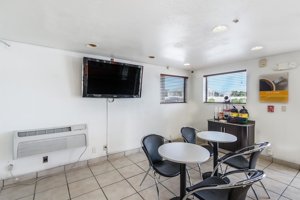 Lobby, Motel 6 San Marcos, TX - North