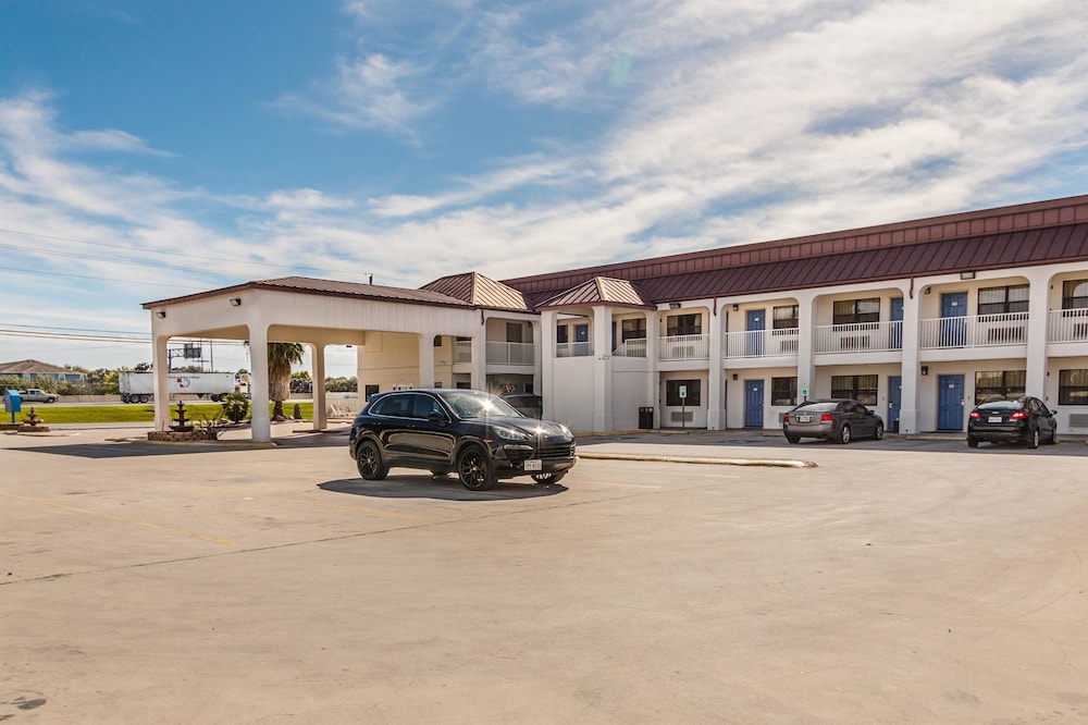 Front of property, Motel 6 San Marcos, TX - North