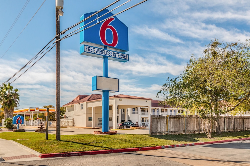 Front of property, Motel 6 San Marcos, TX - North