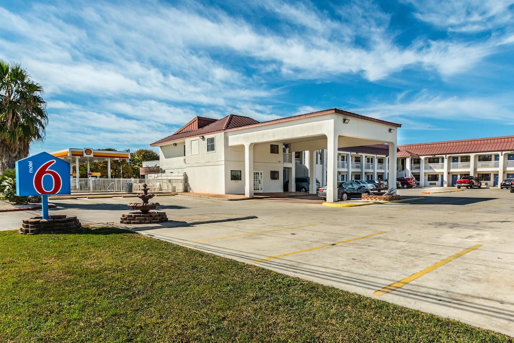 Front of property, Motel 6 San Marcos, TX - North