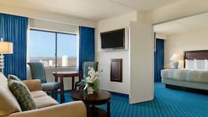 Hypo-allergenic bedding, pillowtop beds, in-room safe, desk