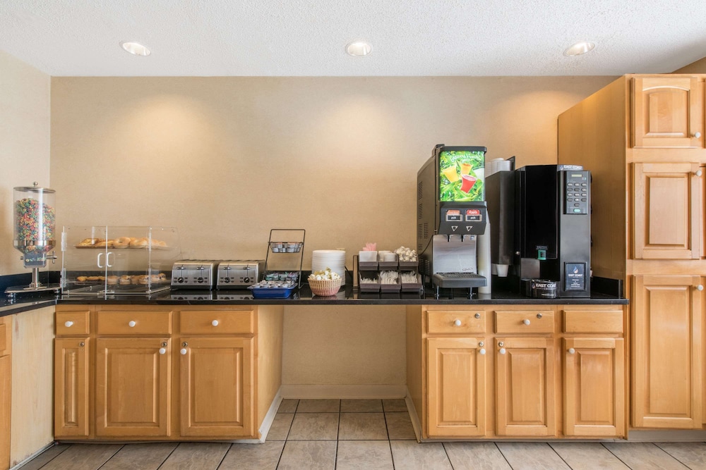 Breakfast area, Knights Inn Allentown