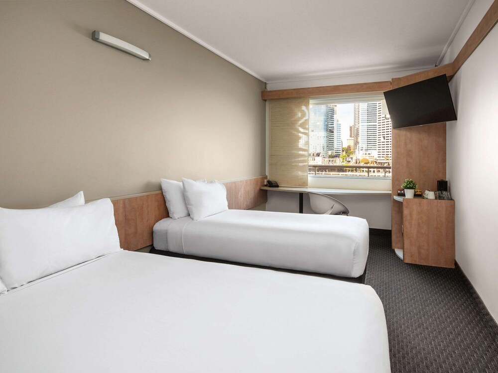 Room, ibis Sydney Darling Harbour