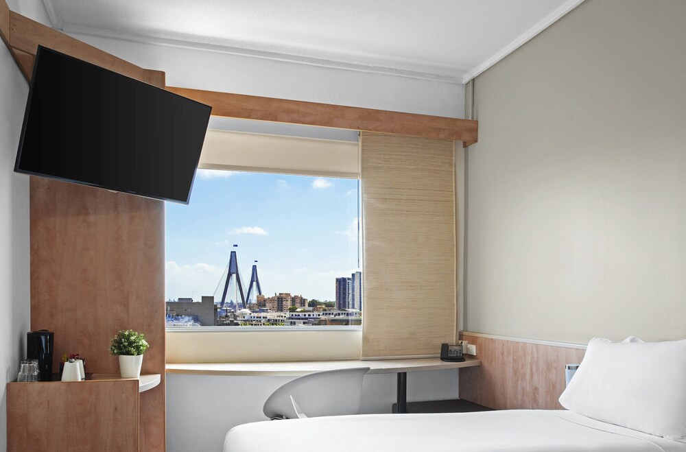 Room, ibis Sydney Darling Harbour