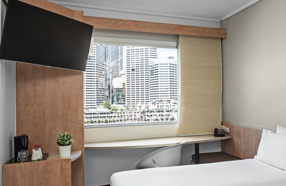 Room, ibis Sydney Darling Harbour