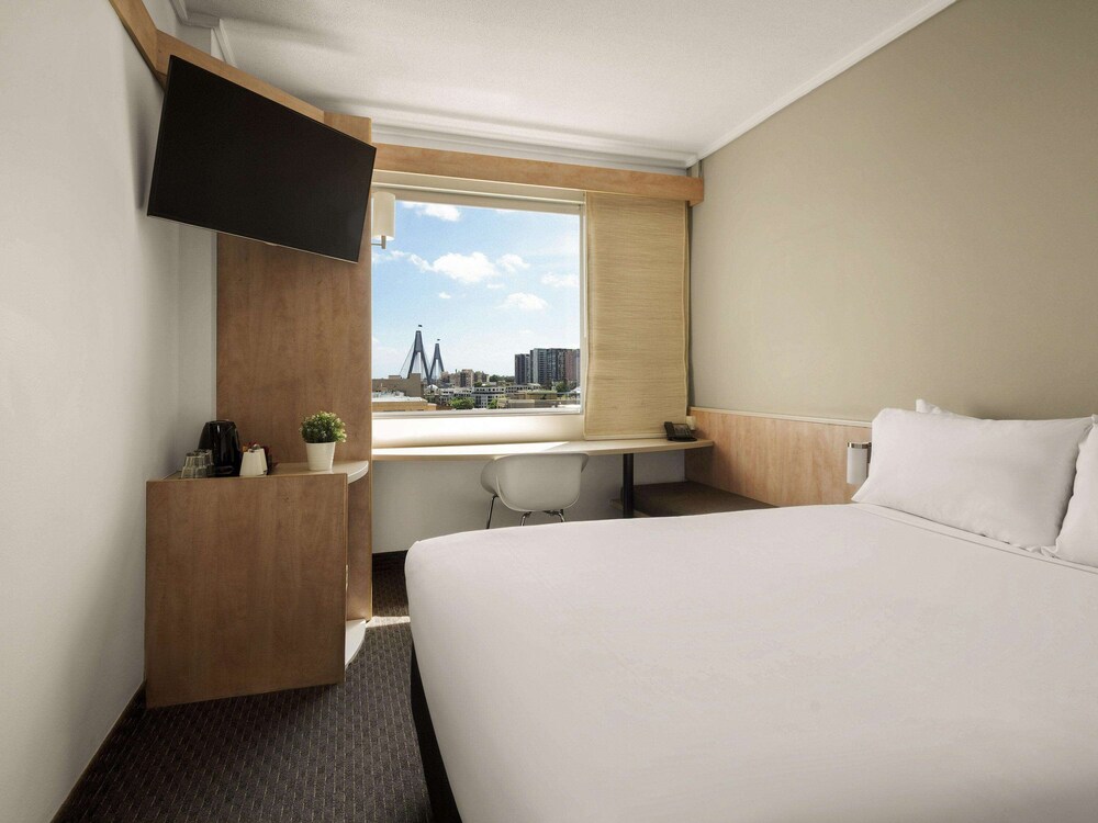 Room, ibis Sydney Darling Harbour