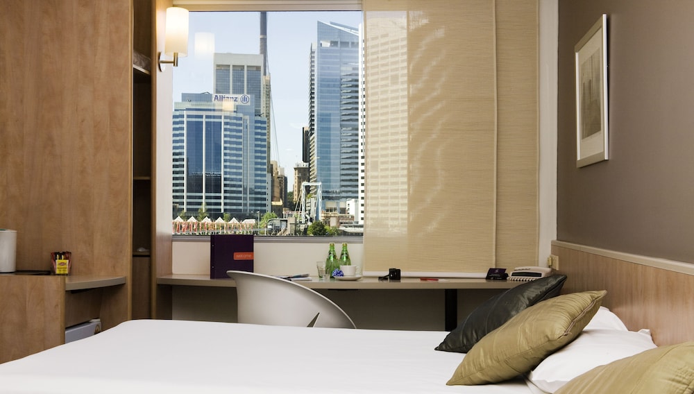 Room, ibis Sydney Darling Harbour