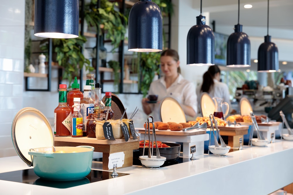 Breakfast area, Rydges Cronulla Beachside