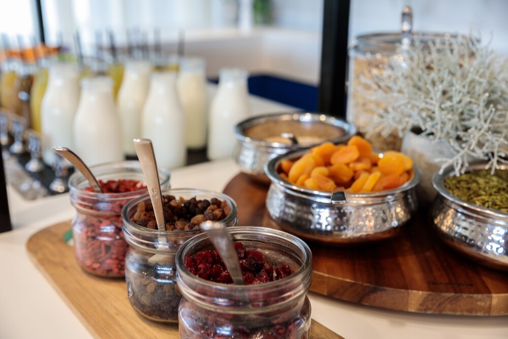 Breakfast area, Rydges Cronulla Beachside