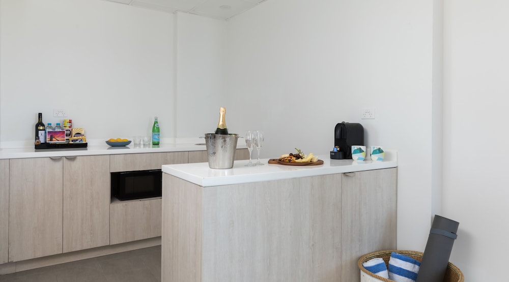 Private kitchen, Rydges Cronulla Beachside