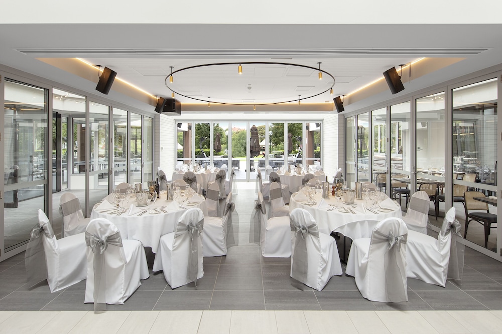 Outdoor wedding area, Amora Hotel Riverwalk Melbourne