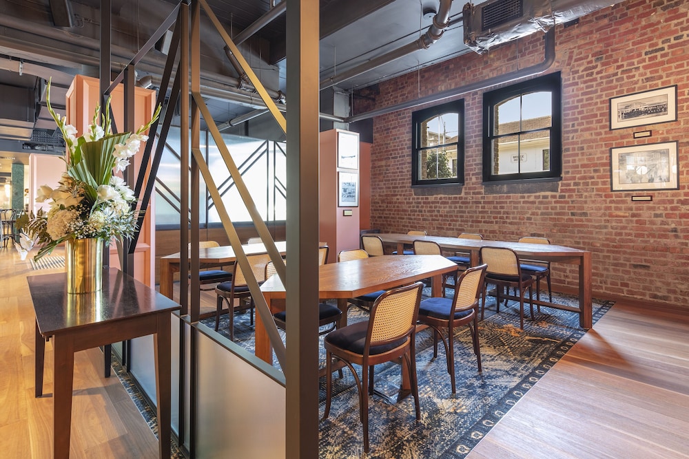 Lobby sitting area, Amora Hotel Riverwalk Melbourne