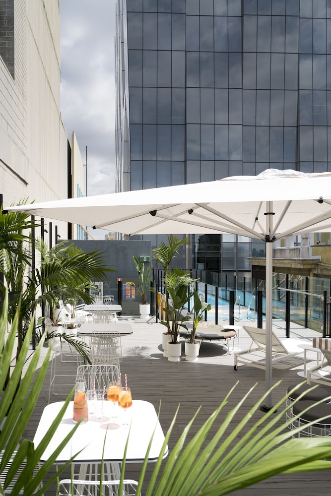 Rooftop pool, Adelphi Hotel